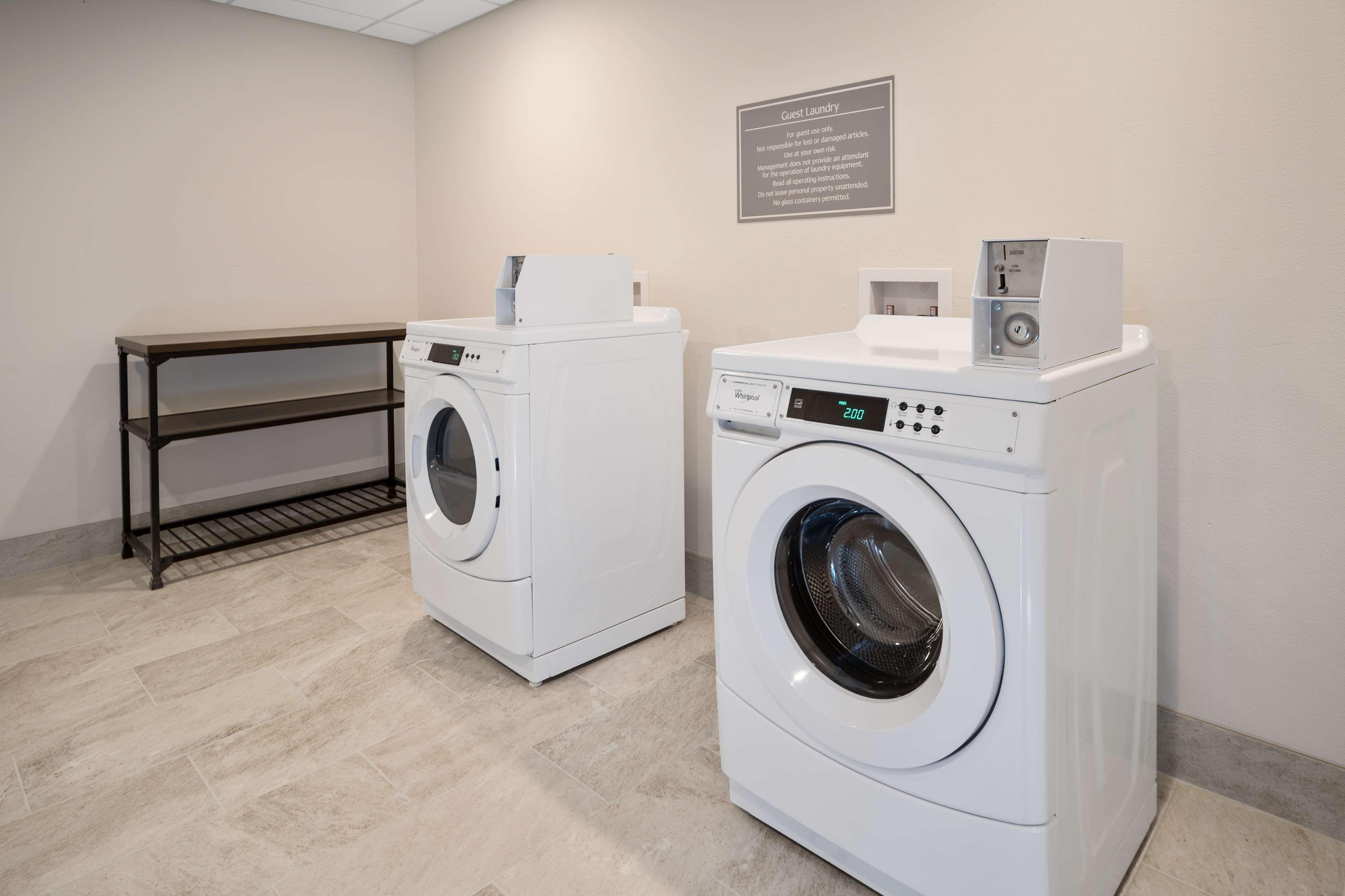 Best Western Plus Drayton Valley All Suites Екстер'єр фото