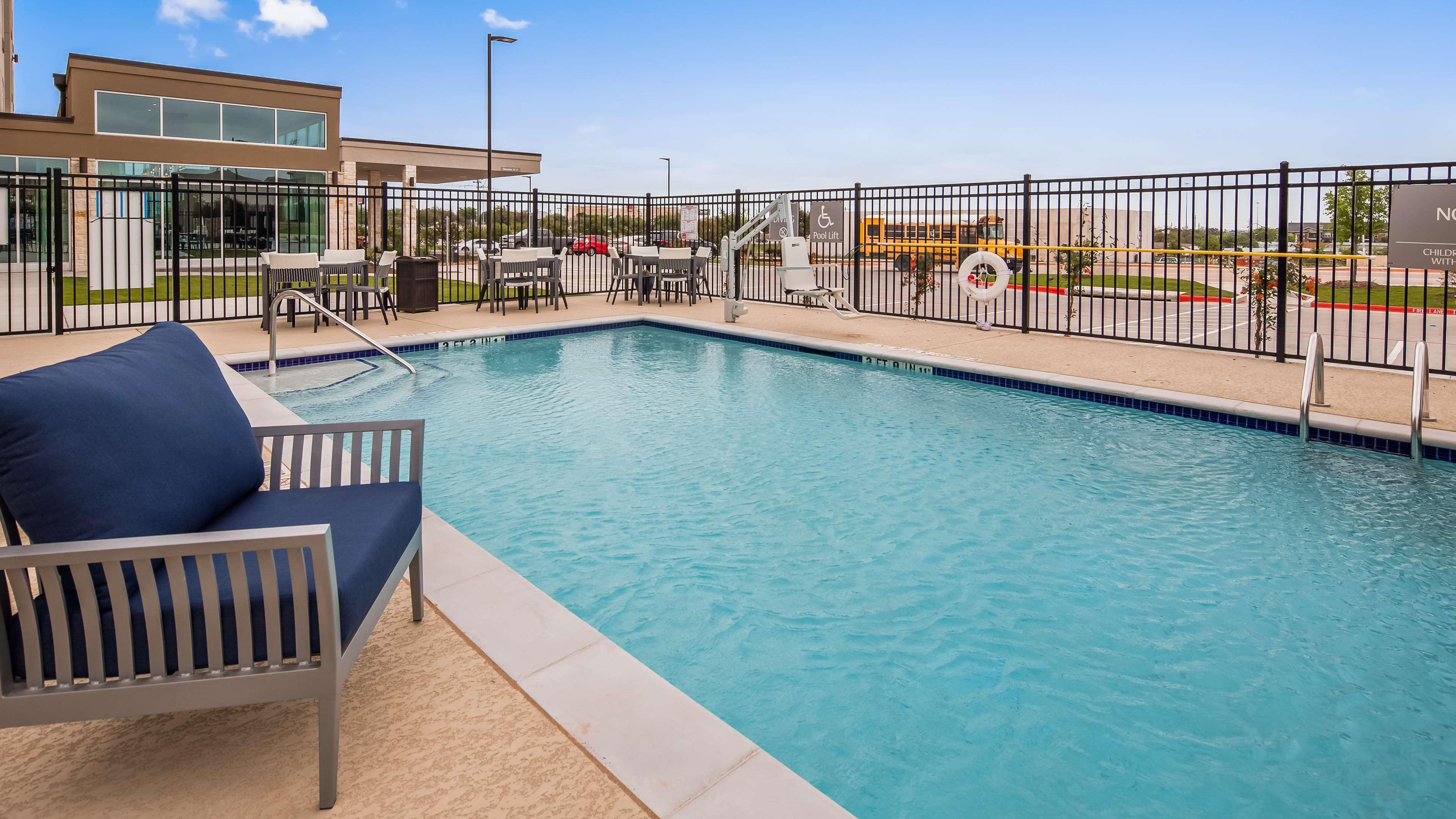 Best Western Plus Drayton Valley All Suites Екстер'єр фото